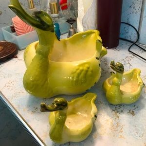 Vintage Hull mother goose & chicks